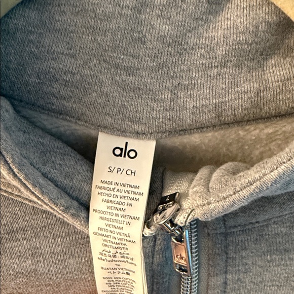 ALO Yoga Women’s Zip-Up Sweatshirt - Picture 3 of 3